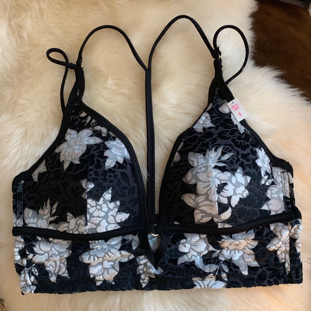 Pink Lightly lined bralette.